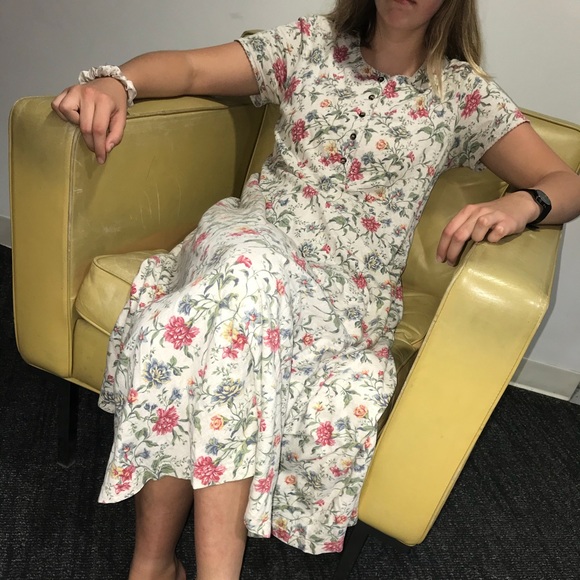 Gorgeous fall floral maxi dress 🍂 - Picture 2 of 5